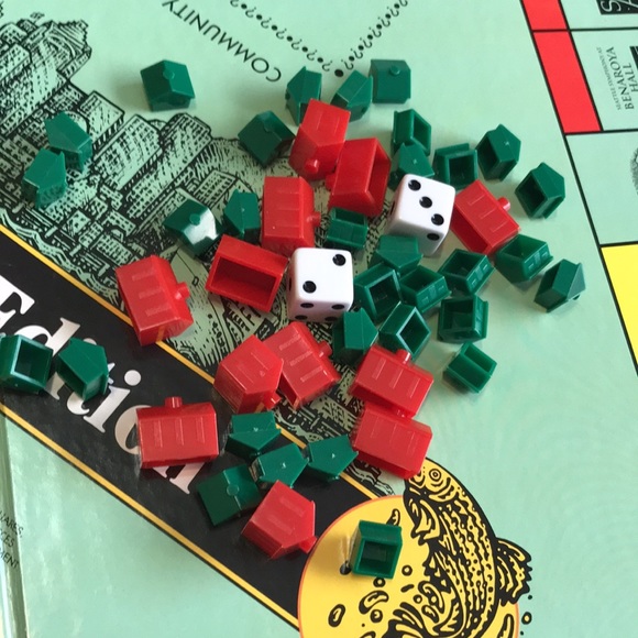 Monopoly Seattle Edition | Real Estate Family Board Game - Picture 8 of 16